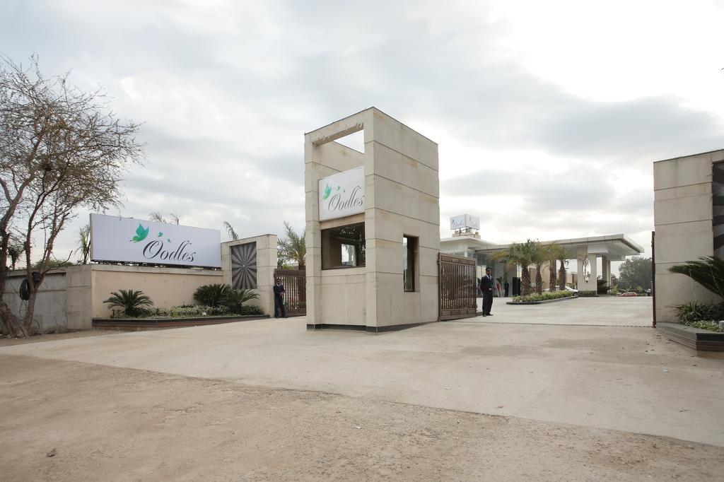 Oodles Hotel New Delhi Exterior photo